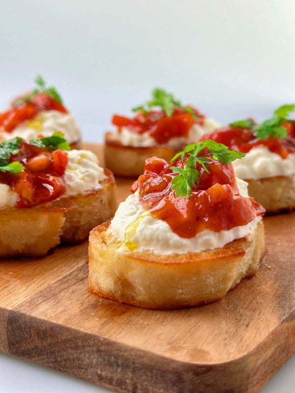 Bruschetta med tomater og stracciatella, og trøffelolie - trøffel olie